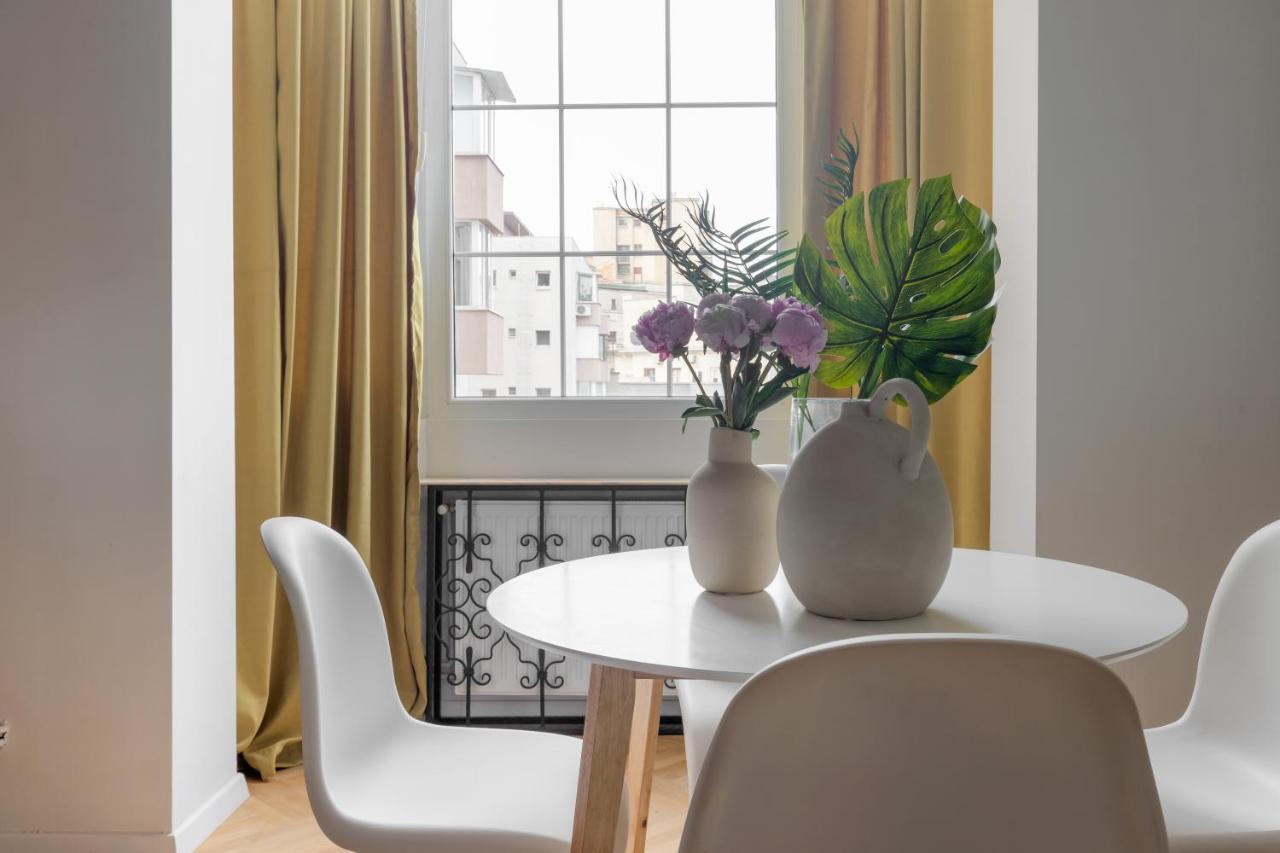 Little Paris By Urbanesq Appartement Boekarest Buitenkant foto