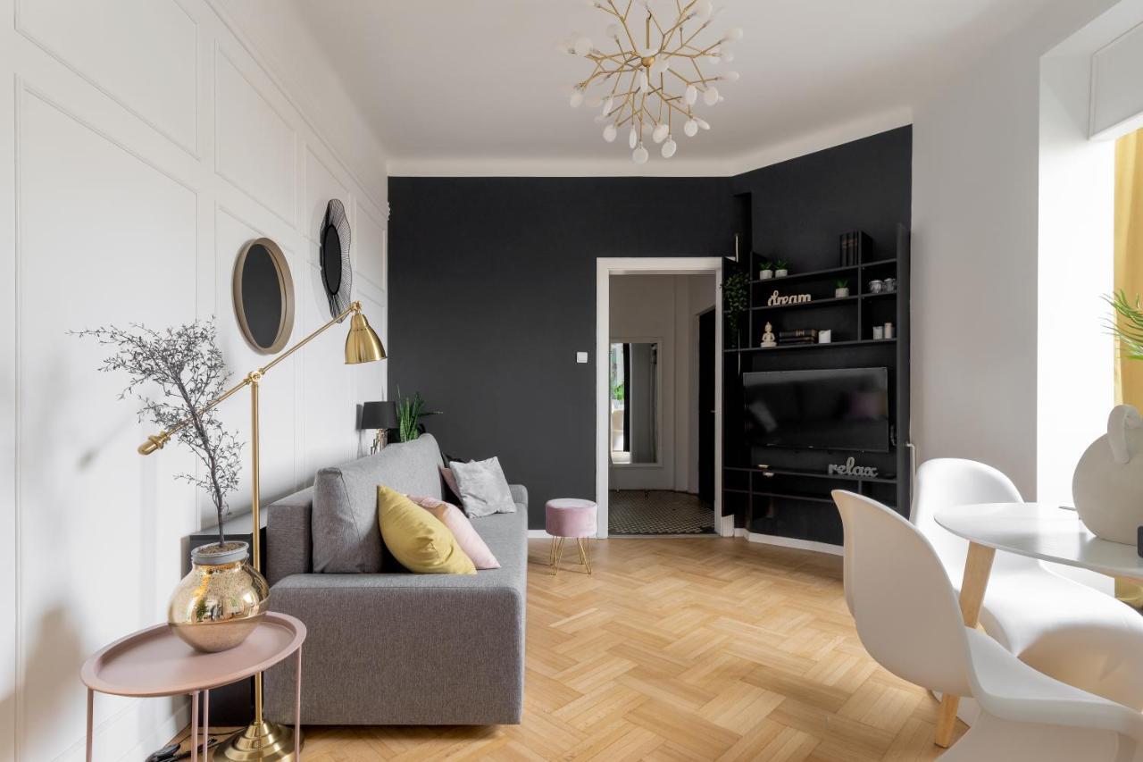Little Paris By Urbanesq Appartement Boekarest Buitenkant foto